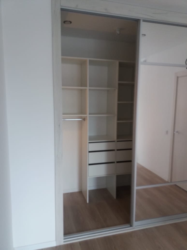 Гардеробная в шкафу купе